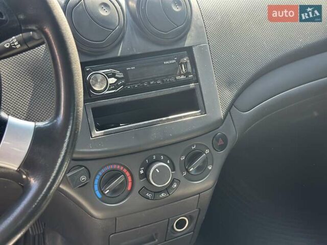 Чорний Шевроле Авео, об'ємом двигуна 1.5 л та пробігом 290 тис. км за 2800 $, фото 6 на Automoto.ua