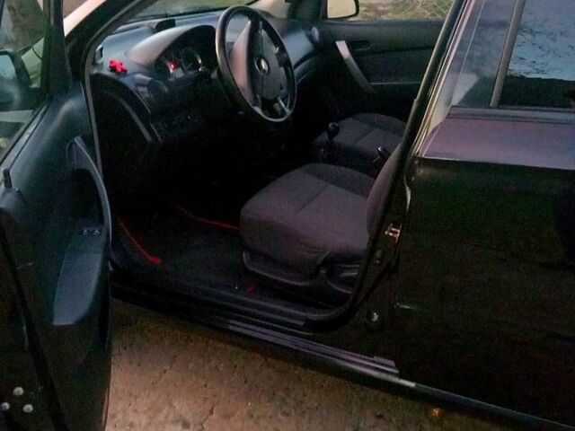 Черный Шевроле Авео, объемом двигателя 1.5 л и пробегом 250 тыс. км за 3000 $, фото 6 на Automoto.ua