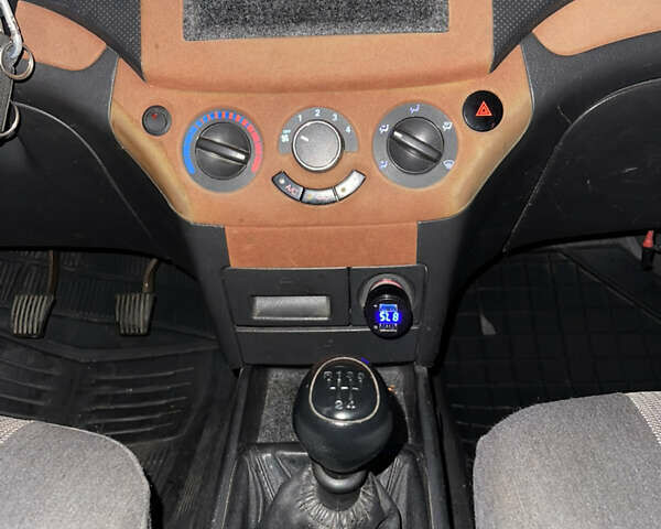 Шевроле Авео 2006 в Житомире на Automoto.ua Черный Шевроле Авео, объемом двигателя 1.5 л и пробегом 227 тыс. км за 4700 $, фото 40 на Automoto.ua