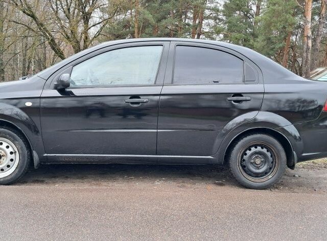Черный Шевроле Авео, объемом двигателя 1.5 л и пробегом 216 тыс. км за 4000 $, фото 2 на Automoto.ua