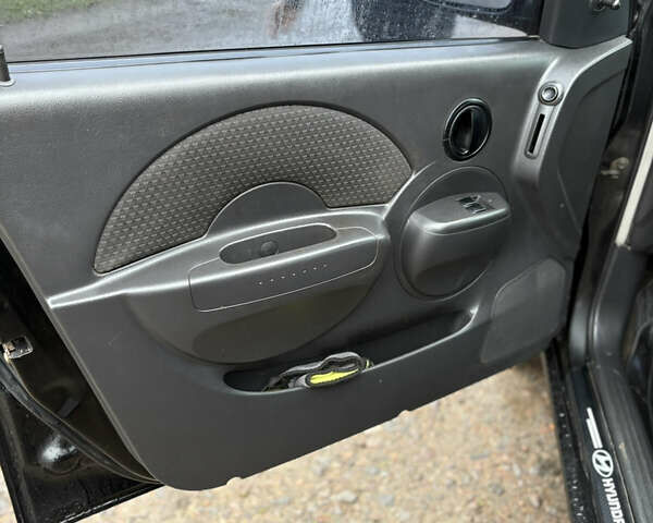 Черный Шевроле Авео, объемом двигателя 0 л и пробегом 260 тыс. км за 2600 $, фото 12 на Automoto.ua