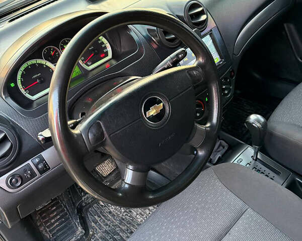 Черный Шевроле Авео, объемом двигателя 1.5 л и пробегом 293 тыс. км за 3999 $, фото 7 на Automoto.ua