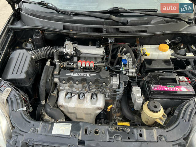 Черный Шевроле Авео, объемом двигателя 1.5 л и пробегом 250 тыс. км за 3350 $, фото 15 на Automoto.ua