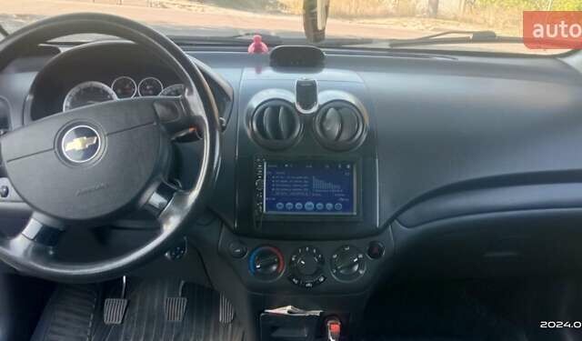 Черный Шевроле Авео, объемом двигателя 1.5 л и пробегом 320 тыс. км за 4400 $, фото 5 на Automoto.ua