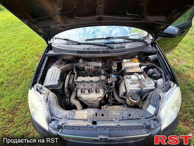 Черный Шевроле Авео, объемом двигателя 1.5 л и пробегом 349 тыс. км за 3300 $, фото 5 на Automoto.ua