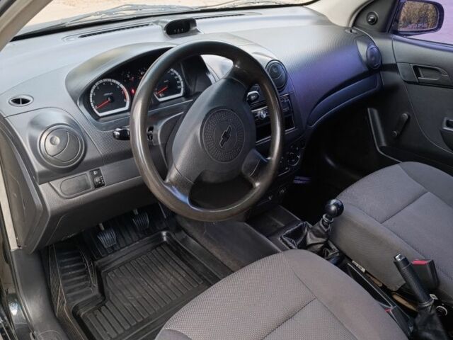 Черный Шевроле Авео, объемом двигателя 1.5 л и пробегом 200 тыс. км за 4000 $, фото 5 на Automoto.ua