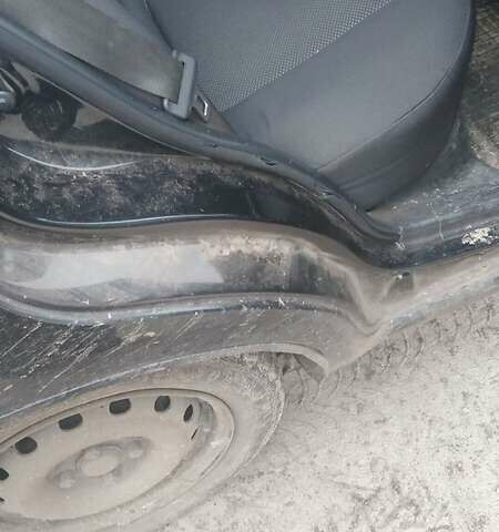 Черный Шевроле Авео, объемом двигателя 1.5 л и пробегом 208 тыс. км за 2800 $, фото 3 на Automoto.ua