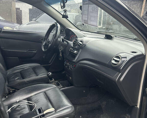 Черный Шевроле Авео, объемом двигателя 1.5 л и пробегом 250 тыс. км за 3600 $, фото 6 на Automoto.ua