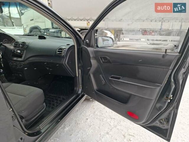 Черный Шевроле Авео, объемом двигателя 1.5 л и пробегом 213 тыс. км за 3900 $, фото 24 на Automoto.ua