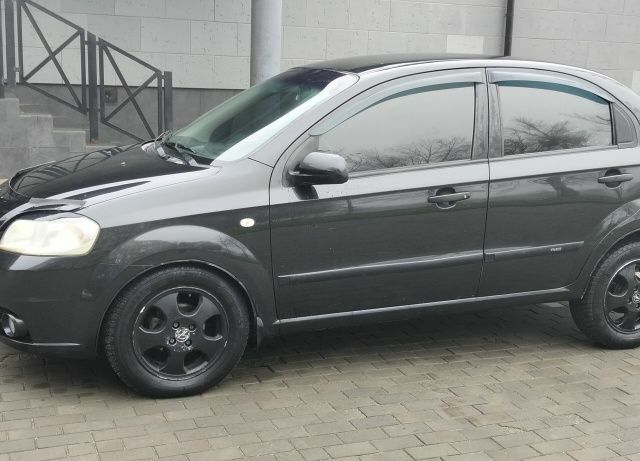Черный Шевроле Авео, объемом двигателя 1.5 л и пробегом 240 тыс. км за 3600 $, фото 4 на Automoto.ua