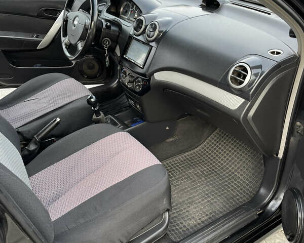 Черный Шевроле Авео, объемом двигателя 1.5 л и пробегом 325 тыс. км за 2999 $, фото 11 на Automoto.ua