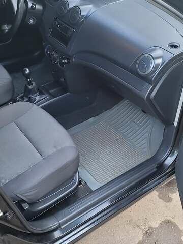 Черный Шевроле Авео, объемом двигателя 1.5 л и пробегом 290 тыс. км за 3300 $, фото 2 на Automoto.ua