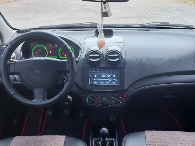 Черный Шевроле Авео, объемом двигателя 1.5 л и пробегом 196 тыс. км за 3800 $, фото 5 на Automoto.ua