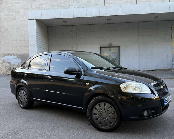 Черный Шевроле Авео, объемом двигателя 1.5 л и пробегом 300 тыс. км за 3700 $, фото 1 на Automoto.ua