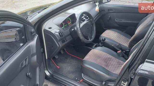 Черный Шевроле Авео, объемом двигателя 1.5 л и пробегом 196 тыс. км за 3800 $, фото 2 на Automoto.ua