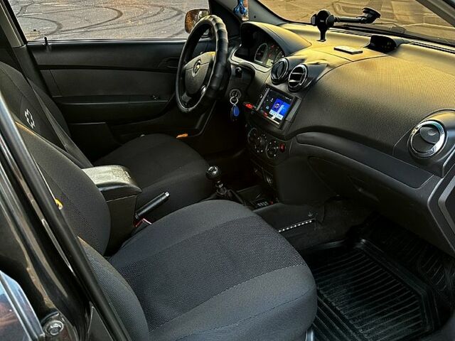 Черный Шевроле Авео, объемом двигателя 1.5 л и пробегом 160 тыс. км за 3900 $, фото 3 на Automoto.ua