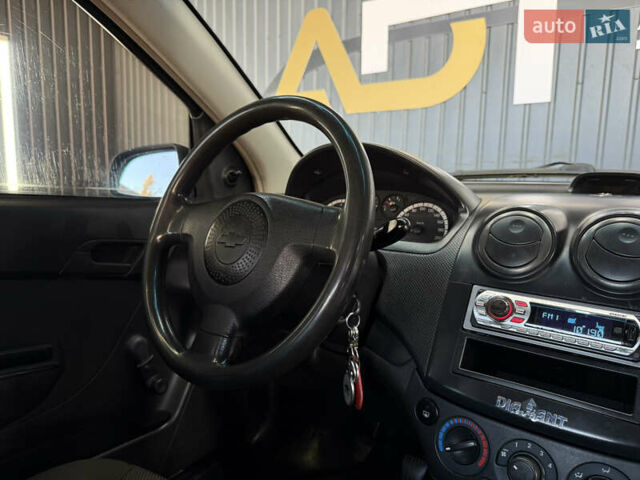 Черный Шевроле Авео, объемом двигателя 1.5 л и пробегом 160 тыс. км за 3600 $, фото 26 на Automoto.ua