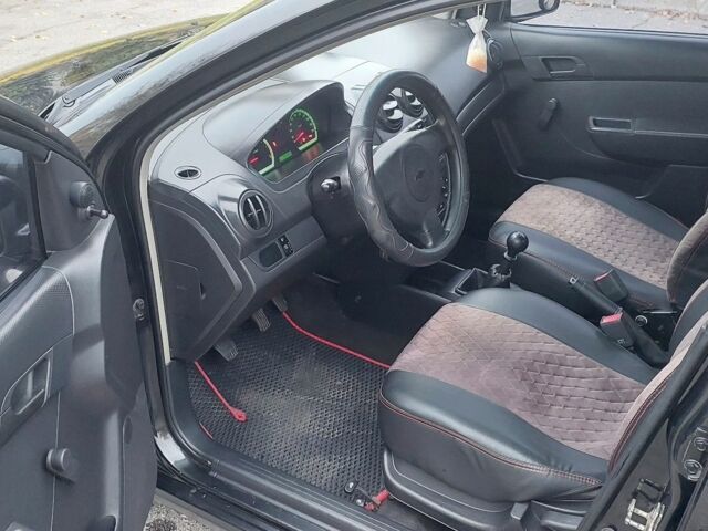 Черный Шевроле Авео, объемом двигателя 1.5 л и пробегом 196 тыс. км за 3800 $, фото 6 на Automoto.ua