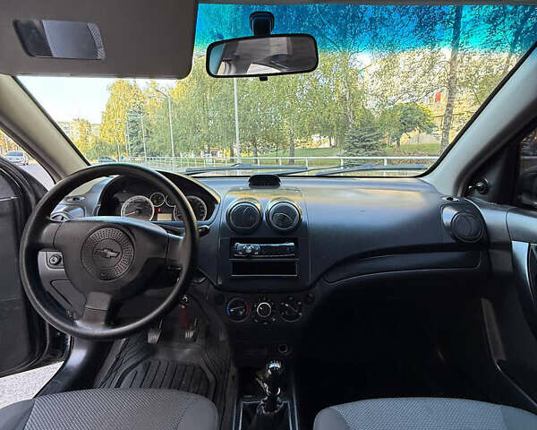 Черный Шевроле Авео, объемом двигателя 1.5 л и пробегом 300 тыс. км за 3700 $, фото 9 на Automoto.ua