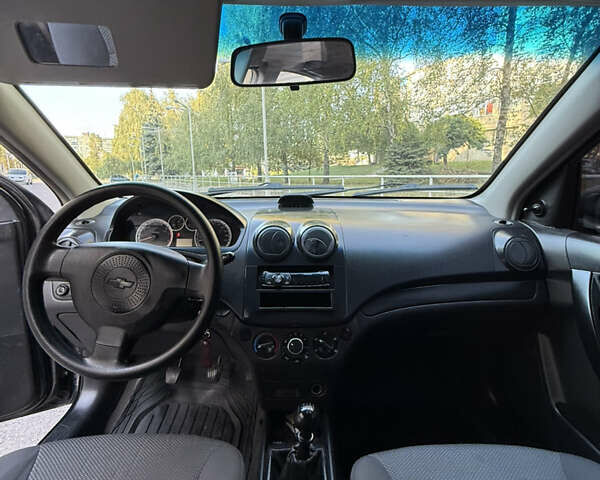 Черный Шевроле Авео, объемом двигателя 1.5 л и пробегом 300 тыс. км за 3700 $, фото 11 на Automoto.ua
