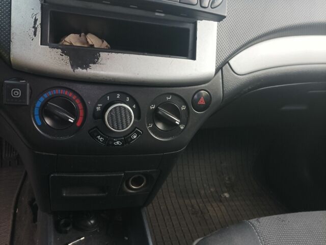 Черный Шевроле Авео, объемом двигателя 1.5 л и пробегом 270 тыс. км за 1500 $, фото 6 на Automoto.ua