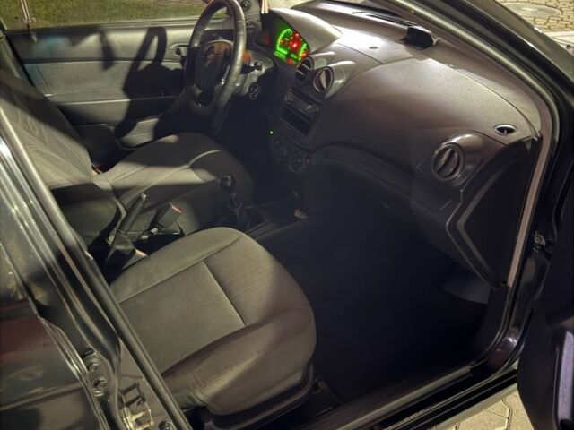 Черный Шевроле Авео, объемом двигателя 1.5 л и пробегом 199 тыс. км за 2350 $, фото 7 на Automoto.ua