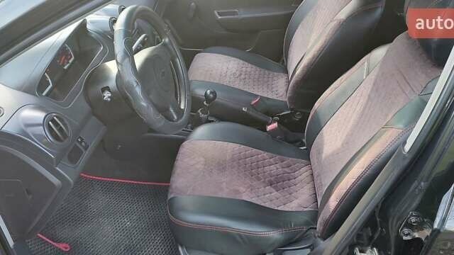 Черный Шевроле Авео, объемом двигателя 1.5 л и пробегом 196 тыс. км за 4000 $, фото 12 на Automoto.ua