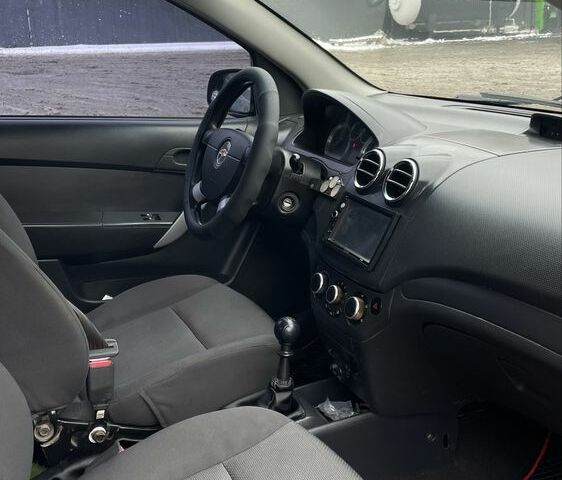 Черный Шевроле Авео, объемом двигателя 1.5 л и пробегом 221 тыс. км за 3900 $, фото 5 на Automoto.ua