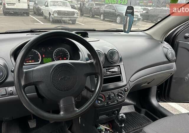 Черный Шевроле Авео, объемом двигателя 1.5 л и пробегом 265 тыс. км за 4000 $, фото 5 на Automoto.ua