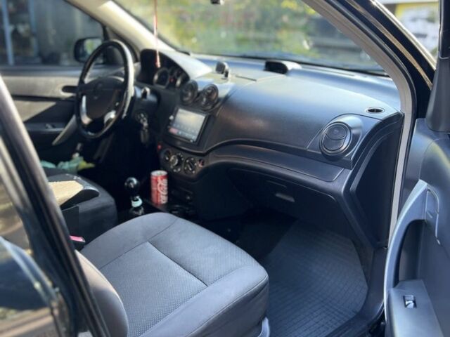 Черный Шевроле Авео, объемом двигателя 1.5 л и пробегом 250 тыс. км за 4100 $, фото 6 на Automoto.ua