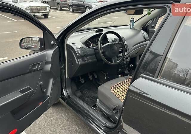Черный Шевроле Авео, объемом двигателя 1.5 л и пробегом 265 тыс. км за 4000 $, фото 7 на Automoto.ua