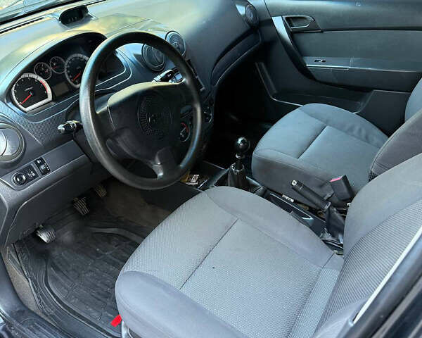 Черный Шевроле Авео, объемом двигателя 1.5 л и пробегом 300 тыс. км за 3700 $, фото 8 на Automoto.ua