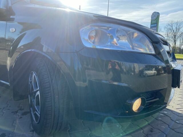 Черный Шевроле Авео, объемом двигателя 1.5 л и пробегом 200 тыс. км за 2500 $, фото 2 на Automoto.ua