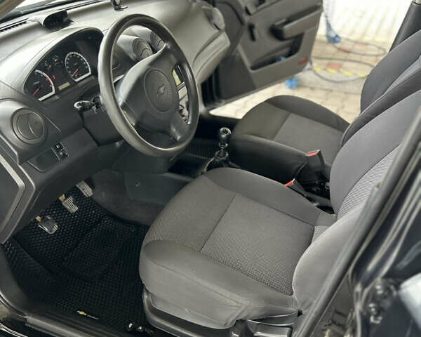 Черный Шевроле Авео, объемом двигателя 1.5 л и пробегом 138 тыс. км за 3500 $, фото 4 на Automoto.ua