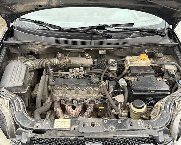 Черный Шевроле Авео, объемом двигателя 1.5 л и пробегом 300 тыс. км за 3400 $, фото 7 на Automoto.ua