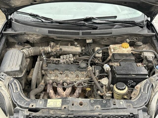 Черный Шевроле Авео, объемом двигателя 1.5 л и пробегом 300 тыс. км за 3100 $, фото 7 на Automoto.ua