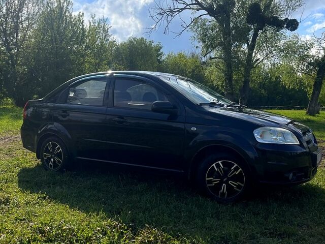 Черный Шевроле Авео, объемом двигателя 1.5 л и пробегом 273 тыс. км за 4300 $, фото 1 на Automoto.ua