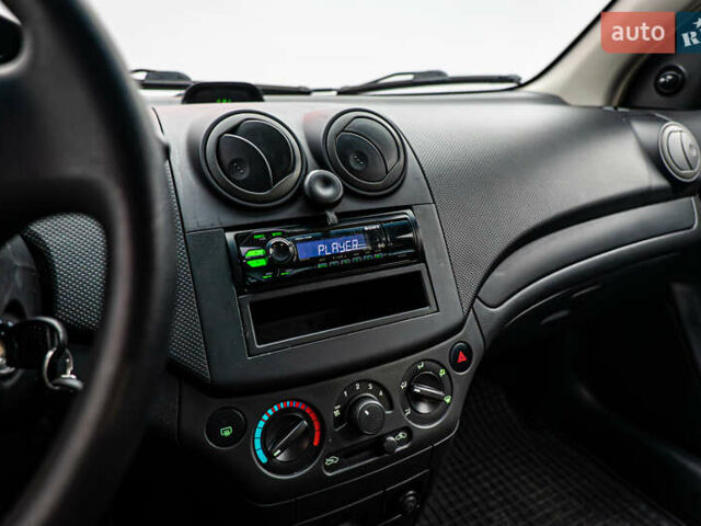 Шевроле Авео 2011 в Киеве на Automoto.ua Черный Шевроле Авео, объемом двигателя 1.5 л и пробегом 85 тыс. км за 5083 $, фото 12 на Automoto.ua