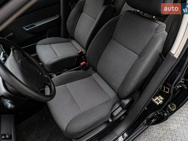 Шевроле Авео 2011 в Киеве на Automoto.ua Черный Шевроле Авео, объемом двигателя 1.5 л и пробегом 85 тыс. км за 5083 $, фото 7 на Automoto.ua