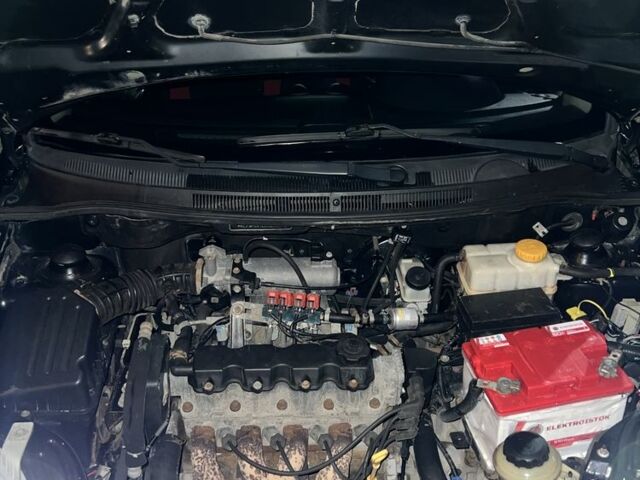 Черный Шевроле Авео, объемом двигателя 1.5 л и пробегом 200 тыс. км за 3100 $, фото 5 на Automoto.ua