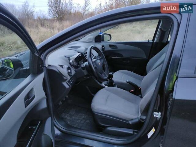 Черный Шевроле Авео, объемом двигателя 1.2 л и пробегом 328 тыс. км за 5500 $, фото 13 на Automoto.ua