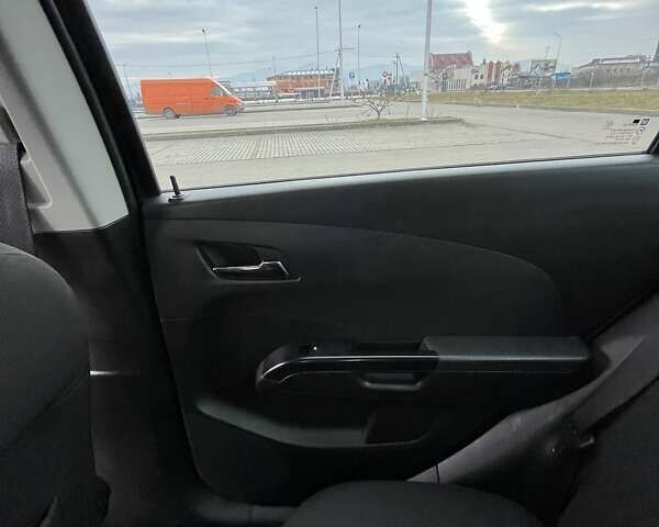 Черный Шевроле Авео, объемом двигателя 1.6 л и пробегом 170 тыс. км за 6100 $, фото 25 на Automoto.ua