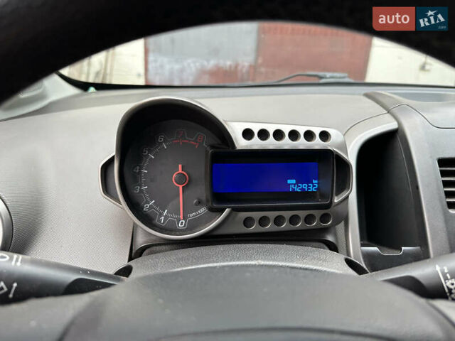 Черный Шевроле Авео, объемом двигателя 1.6 л и пробегом 143 тыс. км за 5350 $, фото 6 на Automoto.ua