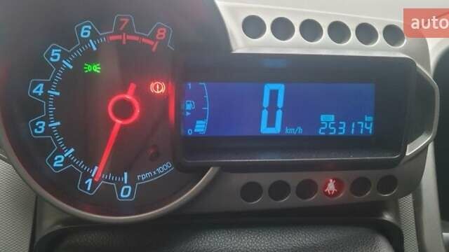 Чорний Шевроле Авео, об'ємом двигуна 1.6 л та пробігом 260 тис. км за 4800 $, фото 6 на Automoto.ua