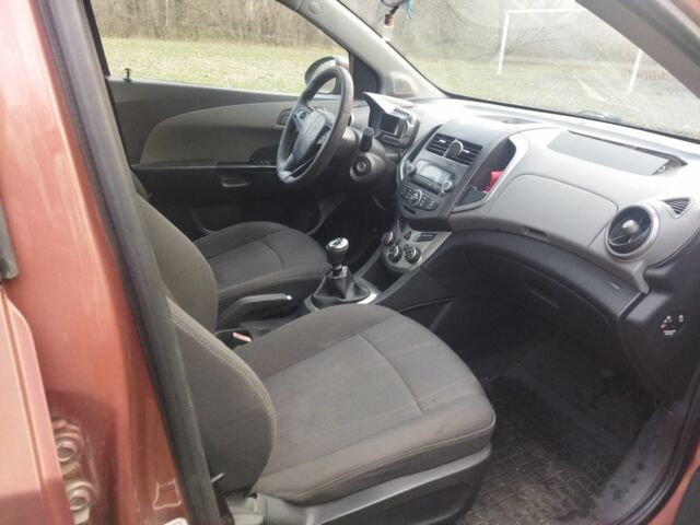 Коричневый Шевроле Авео, объемом двигателя 1.4 л и пробегом 200 тыс. км за 3600 $, фото 5 на Automoto.ua