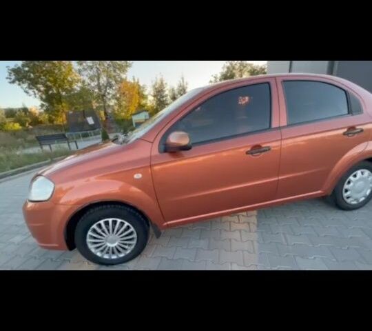 Коричневый Шевроле Авео, объемом двигателя 1.5 л и пробегом 250 тыс. км за 3750 $, фото 2 на Automoto.ua