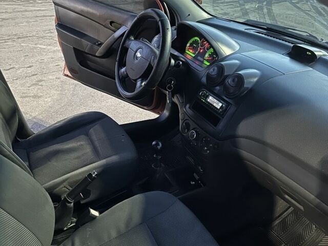 Коричневый Шевроле Авео, объемом двигателя 1.5 л и пробегом 400 тыс. км за 2750 $, фото 6 на Automoto.ua