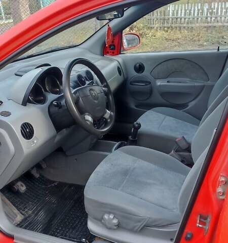 Красный Шевроле Авео, объемом двигателя 1.2 л и пробегом 300 тыс. км за 1699 $, фото 6 на Automoto.ua