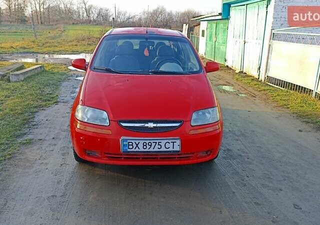 Красный Шевроле Авео, объемом двигателя 1.2 л и пробегом 300 тыс. км за 1699 $, фото 4 на Automoto.ua