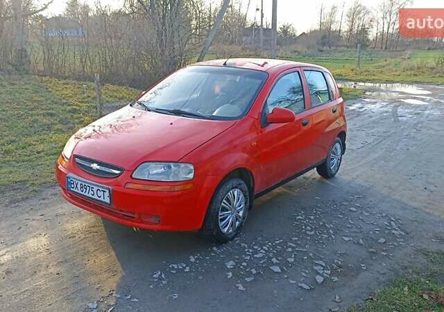 Красный Шевроле Авео, объемом двигателя 1.2 л и пробегом 300 тыс. км за 1699 $, фото 2 на Automoto.ua